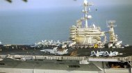 Tàu chiến Mỹ qua eo biển Hormuz