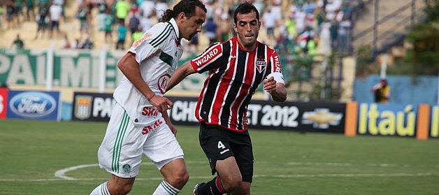 Lance entre Palmeiras e São Paulo em partida válida pelo Campeonato Paulista. Crédito da foto: GazetaPress