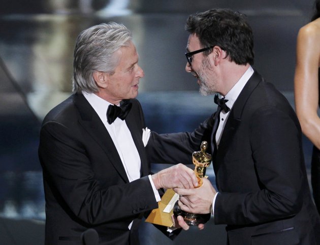 Douglas presents the Oscar …