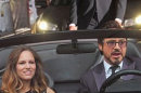 Robert Downey Jr Pamer Mobil di Premier 'THE AVENGERS'