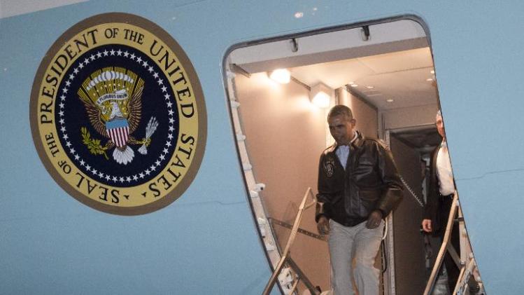 US President Barack Obama disembarks from Air Force One upon arrival at Bagram Air Field on May 25, 2014
