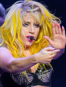 Akhirnya Lady GaGa Mulai Pakai Obat Anti Kebotakan Pakai Obat Anti Kebotakan