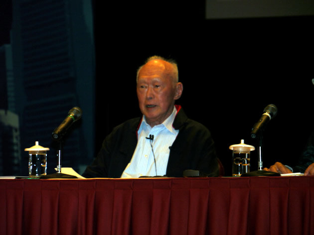 Former Prime Minister Lee Kuan Yew in a dialogue in September. (Yahoo! file photo)