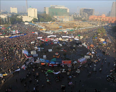 مصر تحتفي بثورتها في ميدان التحرير............ 1_1108774_1_34