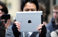 Apple products like the iPad2 have become a symbol of wealth for many young Chinese. (AFP)