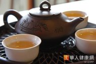 烏龍茶較綠茶溫和不傷胃，是日本人喜愛的飯後茶飲，對於解決腹部肥胖有幫助。