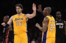 Leyendas de los Lakers despiden a Jerry Buss en un emocionante tributo