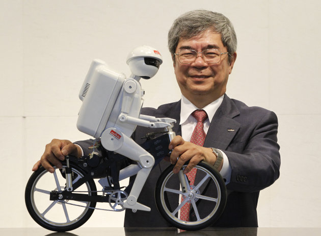 Murata President Murata poses with his company&#39;s bicycle-riding robot