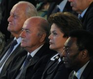 Le "Roi" Pelé assistera à l'entretien prévu vendredi entre la présidente brésilienne Dilma Rousseff et le président de la Fifa Joseph Blatter à propos de l'avancement de la préparation du Mondial-2014