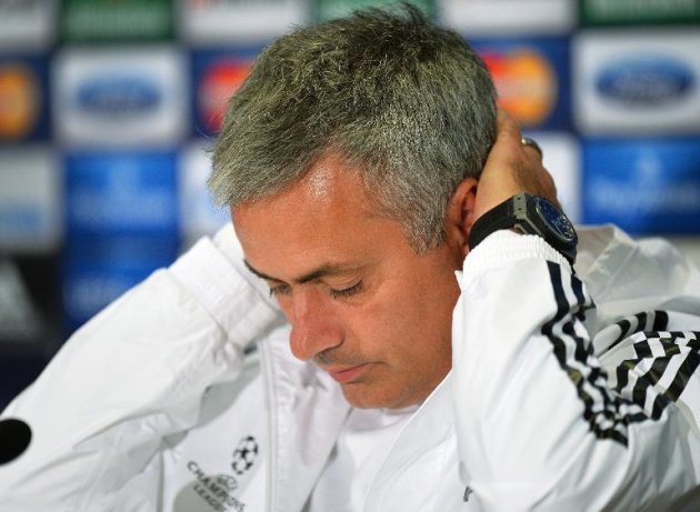 José Mourinho se irrita durante coletiva de imprensa em 30 de setembro de 2013