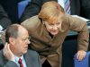 Τόσο η Μέρκελ όσο και ο Στάινμπρουκ διατύπωσαν θέσεις για τη διαχείριση της κρίσης στην Ευρωζώνη, που δείχνουν διακομματική συναίνεση