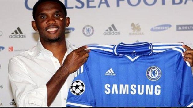 Samuel Eto'o signs for Chelsea (Twitter)