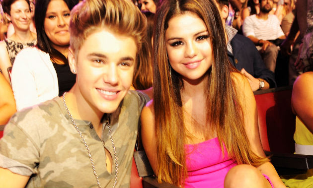 Site afirma que namoro de Justin Bieber e Selena Gomez chegou ao fim Selena-justin8912