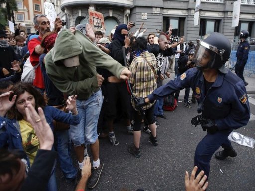 Spagna: assalto al Parlamento. Presidio di 1.400 poliziotti