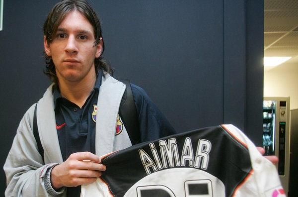 Messi con la camiseta de Aimar