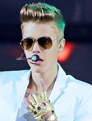 Justin Bieber Pingsan Saat Konser