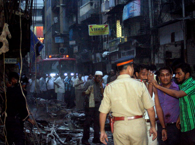 மும்பையில் குண்டுவெடிப்பு [PHOTOS] Mumbai-blasts-photos-140711-04_040658