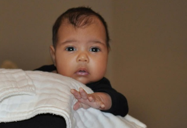 News rund um Kanye West Kim-Kardashian-erstes-Baby-Foto-North-West