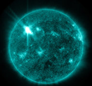 Imagen de la NASA de una llamarada solar vista con longitud de onda ultravioleta extrema. Científicos informan que una tormenta solar que llegará a la Tierra el miércoles 7 de marzo de 2012 podría afectar las conexiones eléctricas, sistemas de navegación satelital y vuelos. (Foto/NASA)