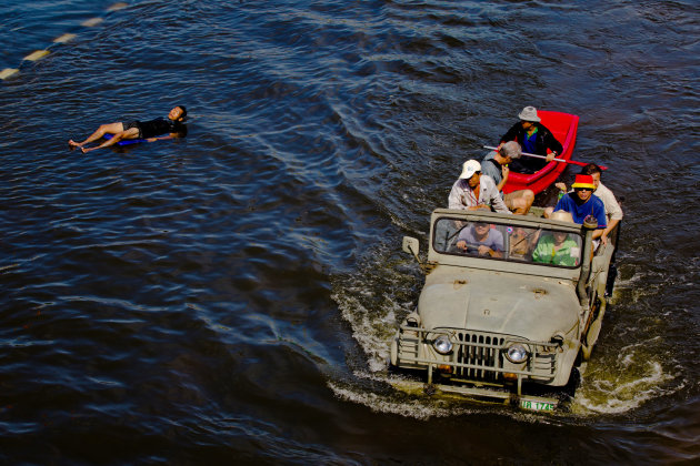 flooding-ravages-provinces-threatening-bangkok-20111022-072529-713.jpg