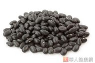 黑豆蛋白質成分佔4成，還有不飽和脂肪酸，每天控制在2.5匙的量以內，就已有助消化、減重。