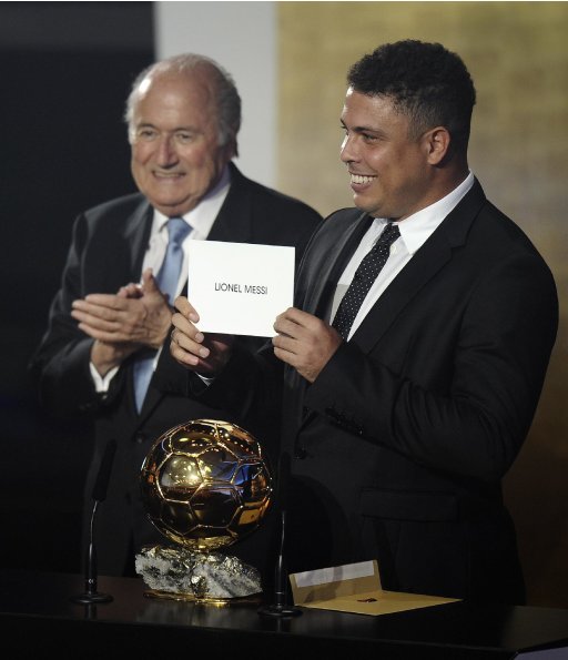 Ronaldo shows the name of Lionel Messi