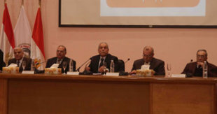 "لجنة الانتخابات" تستقبل أول مرشح رسمى للرئاسة عن حزب مصر القومى S2201229193114