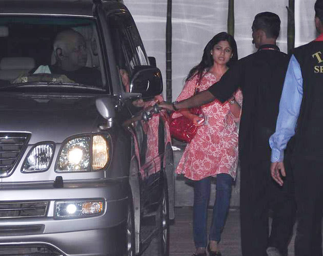 Spotted: Family, friends visit Shilpa