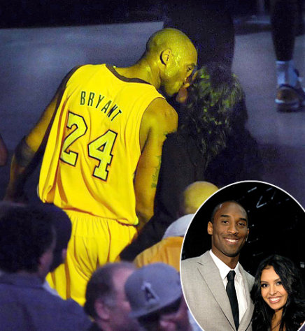 PIC: Kobe Bryant Kisses Estranged Wife Vanessa