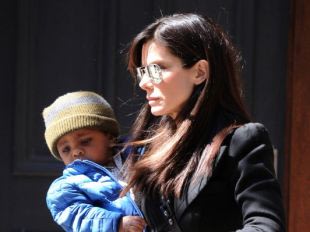 Sandra Bullock : Devant George Clooney, son adorable fils reste impassible !