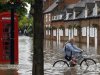 Εκατοντάδες Βρετανοί εγκατέλειψαν τα σπίτια τους λόγω πλημμυρών