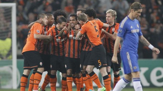 Shakhtar Donetsk players celebrate a goal near Chelsea's Fernando Torres during their Champions League Group E match