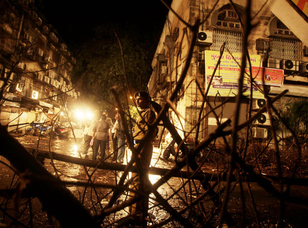 மும்பையில் குண்டுவெடிப்பு [PHOTOS] Mumbai-blasts-photos-140711-18_040812