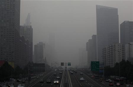 Pékin envisage des mesures d'urgence contre la pollution 2013-01-20T101036Z_1_APAE90J0S9Q00_RTROPTP_2_OFRWR-CHINE-POLLUTION-20130120