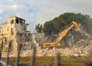 Buldoser Israel menghancurkan rumah dan kebun warga Palestina (ilustrasi).