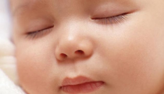 فوائد النوم للطفل الصغير 331468