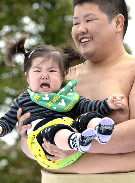 baby-cry-sumo-01-010511