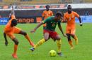 Cameroon's forward Maxim Choupo-Moting (C) controls the ball during the 2015 African Cup of Nations qualifying football match against Ivory Coast in Yaounde on September 10, 2014