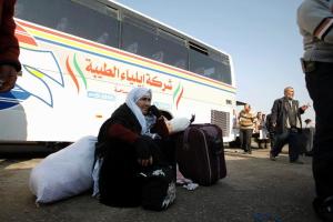 Palestinians wait to cross from the Gaza Strip to Egypt …