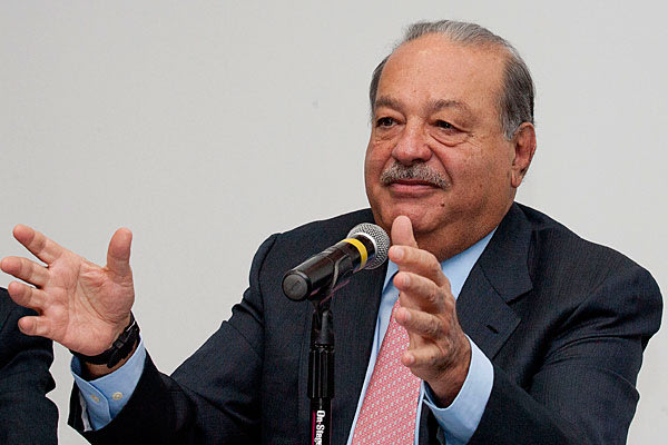 <b>1. Carlos Slim, 72 </b><br><br>Perusahaan: Grupo Carso, Telmex, America Movil <br>Nilai bersih: $70 miliar (Rp 639,2 triliun) <br>Gaji: Tidak tersedia <br><br>  Selama tiga tahun berturut-turut, Sl