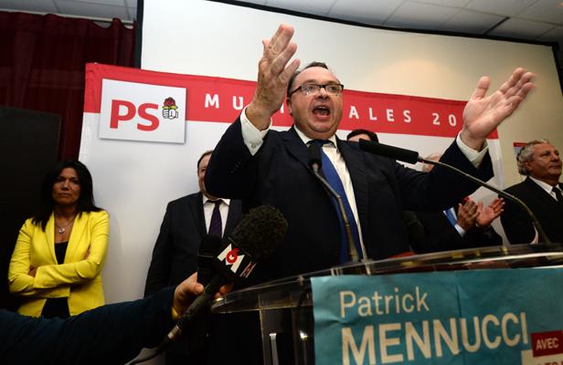 Patrick Mennucci a remporté la primaire socialiste à Marseille, le 20 octobre. Le député a battu la sénatrice Samia Ghali., ANNE-CHRISTINE POUJOULAT / AFP