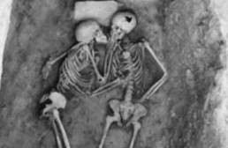 Απίστευτο: Σκελετοί 6.000 χρόνων βρέθηκαν αγκαλιασμένοι να φιλιούνται