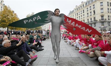 Members of the Alliance VITA association demonstrate against the government's draft law to legalise marriage and adoption for same-sex couples in Lyon October 23, 2012. REUTERS/Robert Pratta