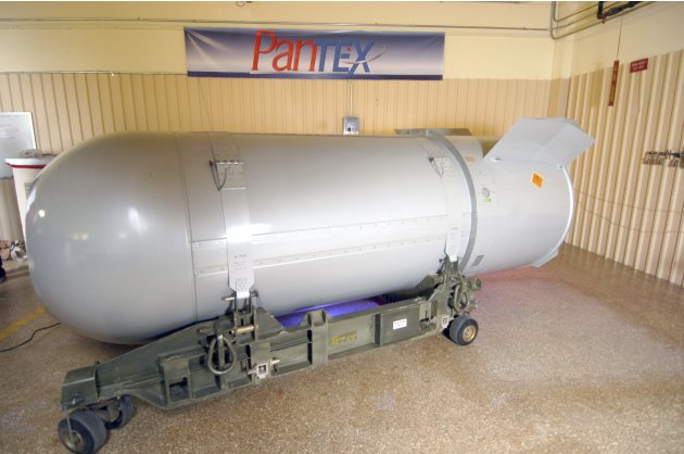 USA's Most Powerful Nuclear Bomb Being Dismantled 2011-10-25T102520Z_01_SIN531_RTRIDSP_3_USA