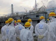 (Novembro) Membros da AIEA fazem uma vistoria na usina de Fukushima