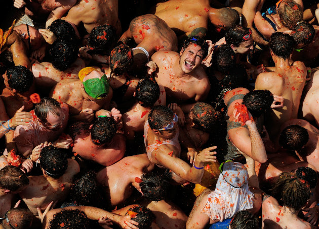 The World's Biggest Tomato Fight At Tomatina Festival 2011