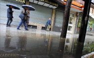 La plaza de Cervantes en Ciudad Real en un día de fuertes lluvias. EFE/Archivo