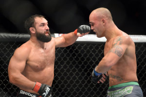 Johny Hendricks, left, lands a punch during his loss to Robbie Lawler. (USAT)