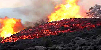 Hot lava puts on spectacular show in Hawaii (KITV)