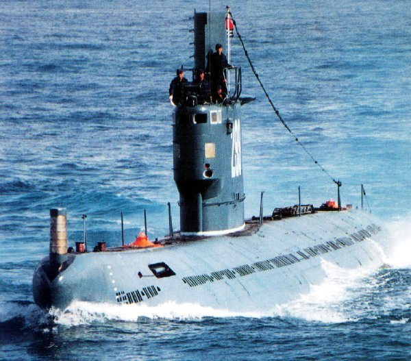 033 Romeo Class Submarine (B7601)
